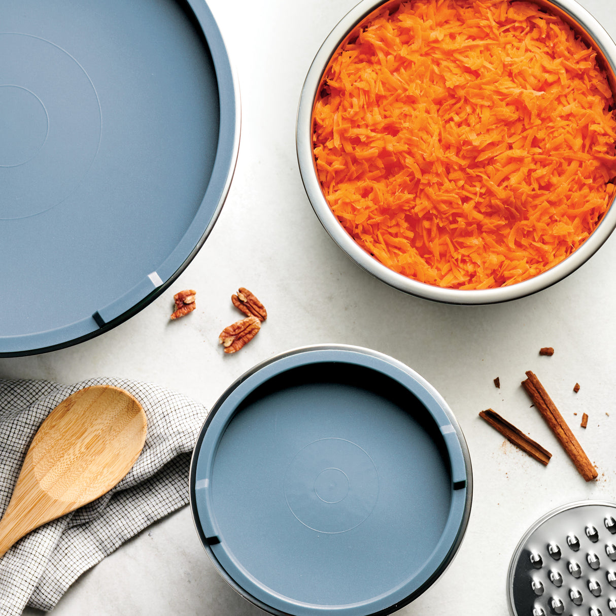 10 Piece Covered Stainless Steel and Silicone Mixing Bowl Set with Grating Tools