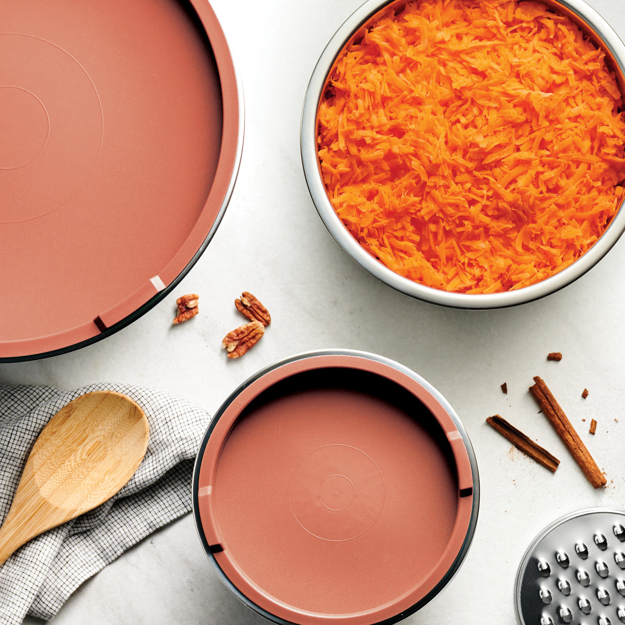 10 Piece Covered Stainless Steel and Silicone Mixing Bowl Set with Grating Tools