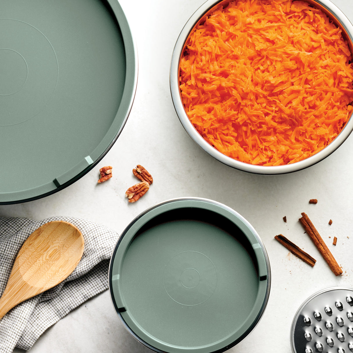 10 Piece Covered Stainless Steel and Silicone Mixing Bowl Set with Grating Tools