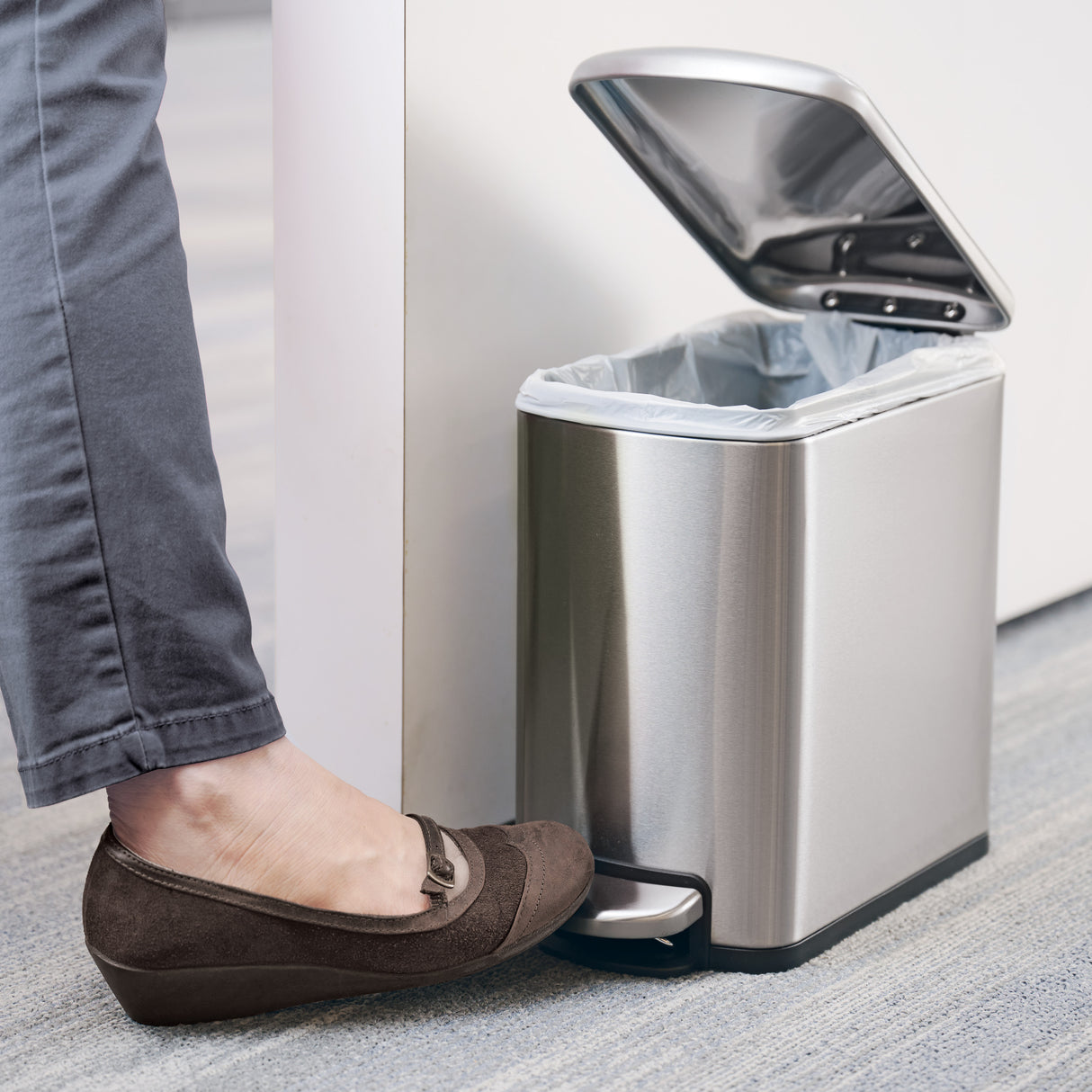 2 Pk-1.6 Gallon Step Trash Cans