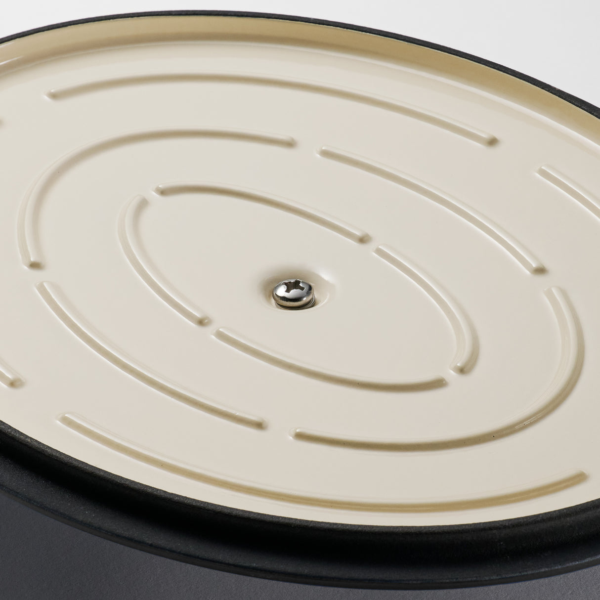 Mesa 5.5 Quart Enameled Cast Iron Oval Dutch Oven