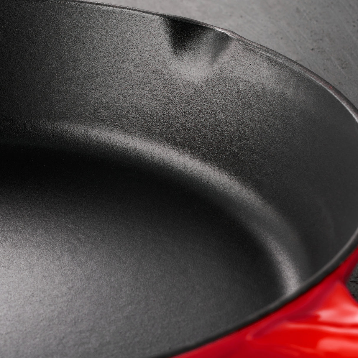Bestow 10 in Enameled Cast-Iron Skillet - Gradated Red