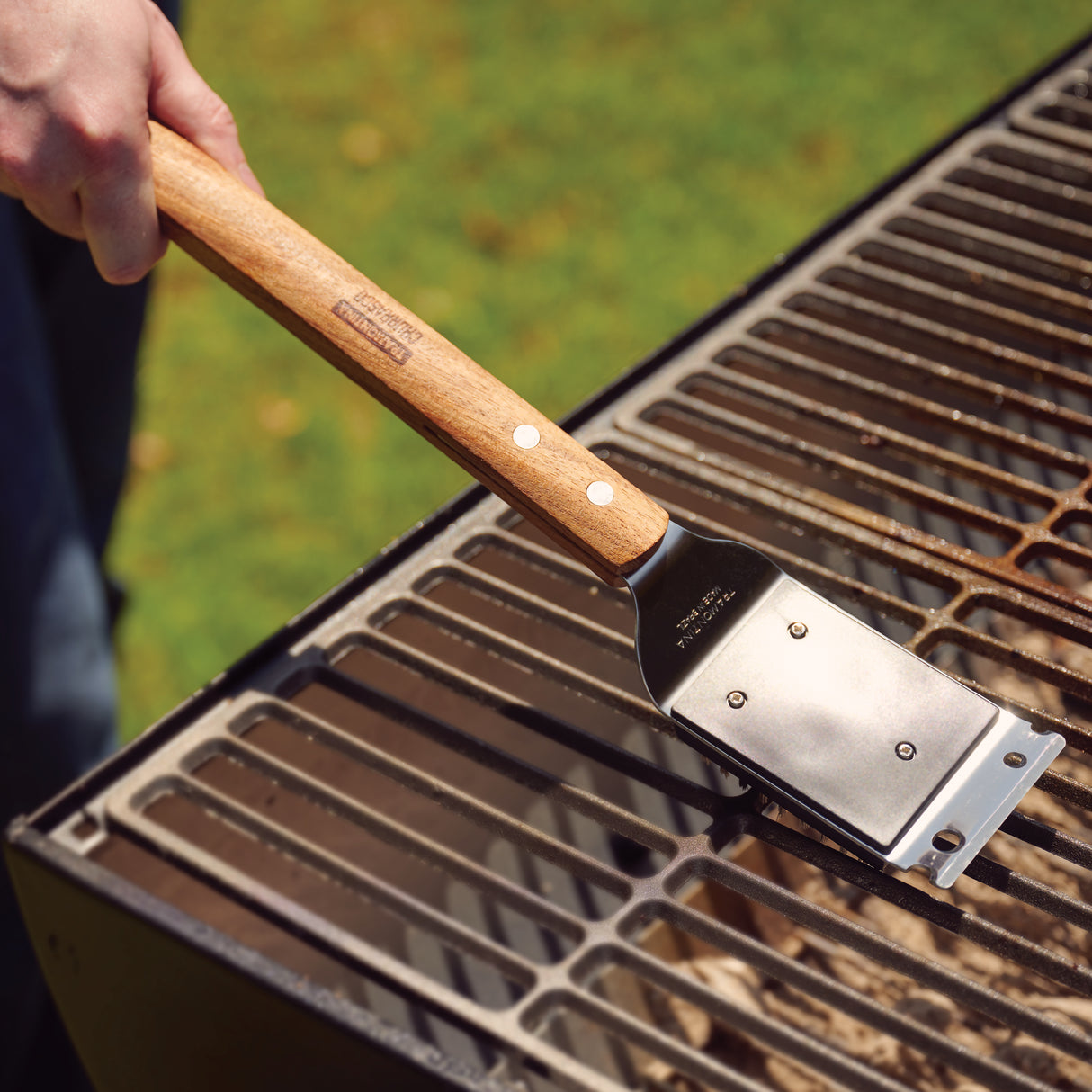 Churrasco BBQ Grill Brush with Wood Handle