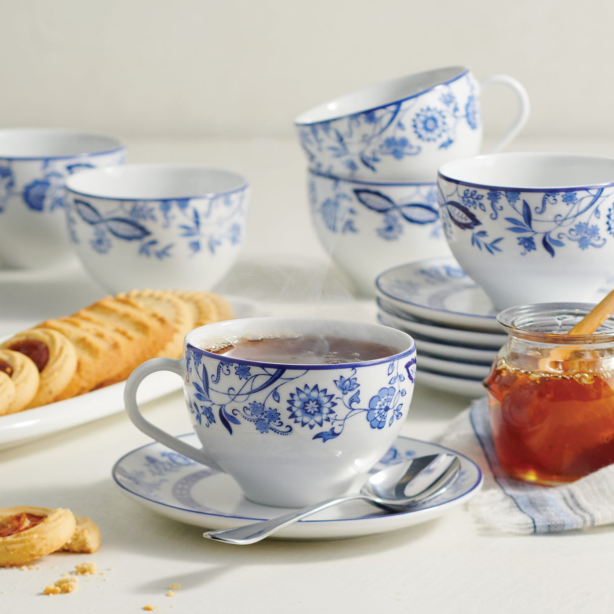 Dulce 8.5 ounce Tea Cup and Saucer 6 Piece Set