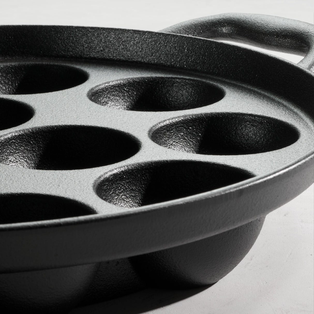 Utsava Pre-Seasoned Cast Iron Paniyarrakal with Lid
