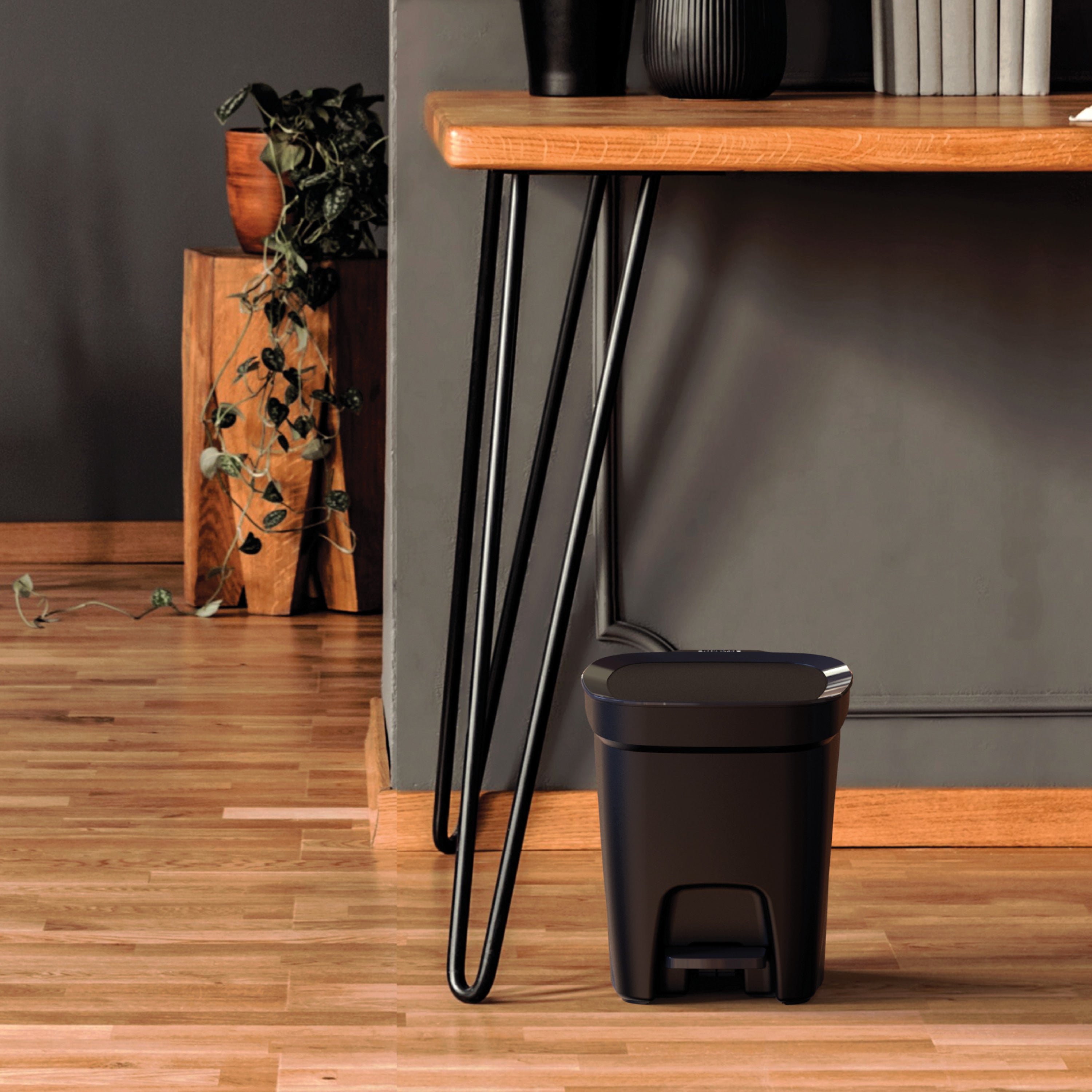 Plastic Trash Bin with Step Pedal – Tramontina USA