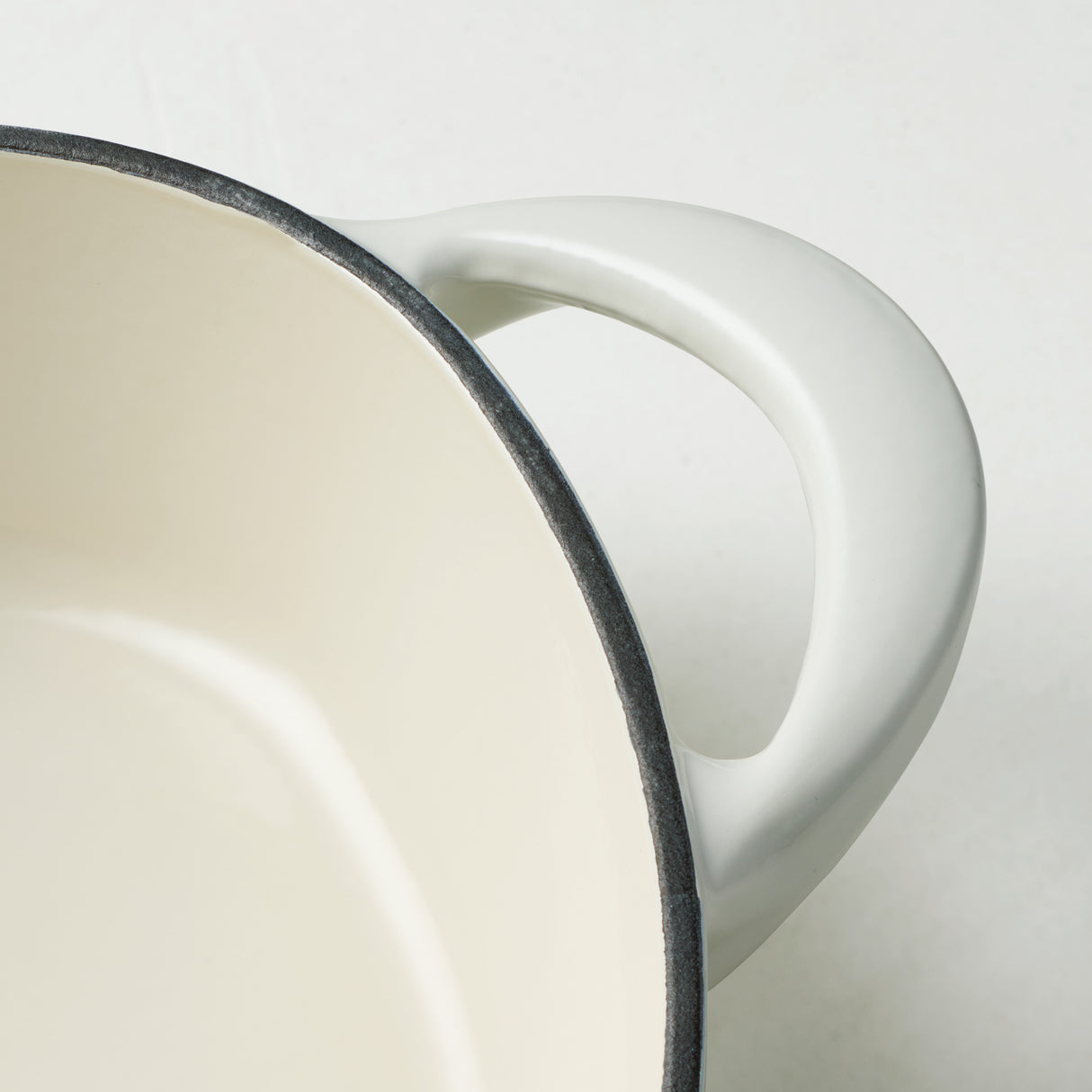 3 Quart Heart Shape Enameled Cast Iron Dutch Oven