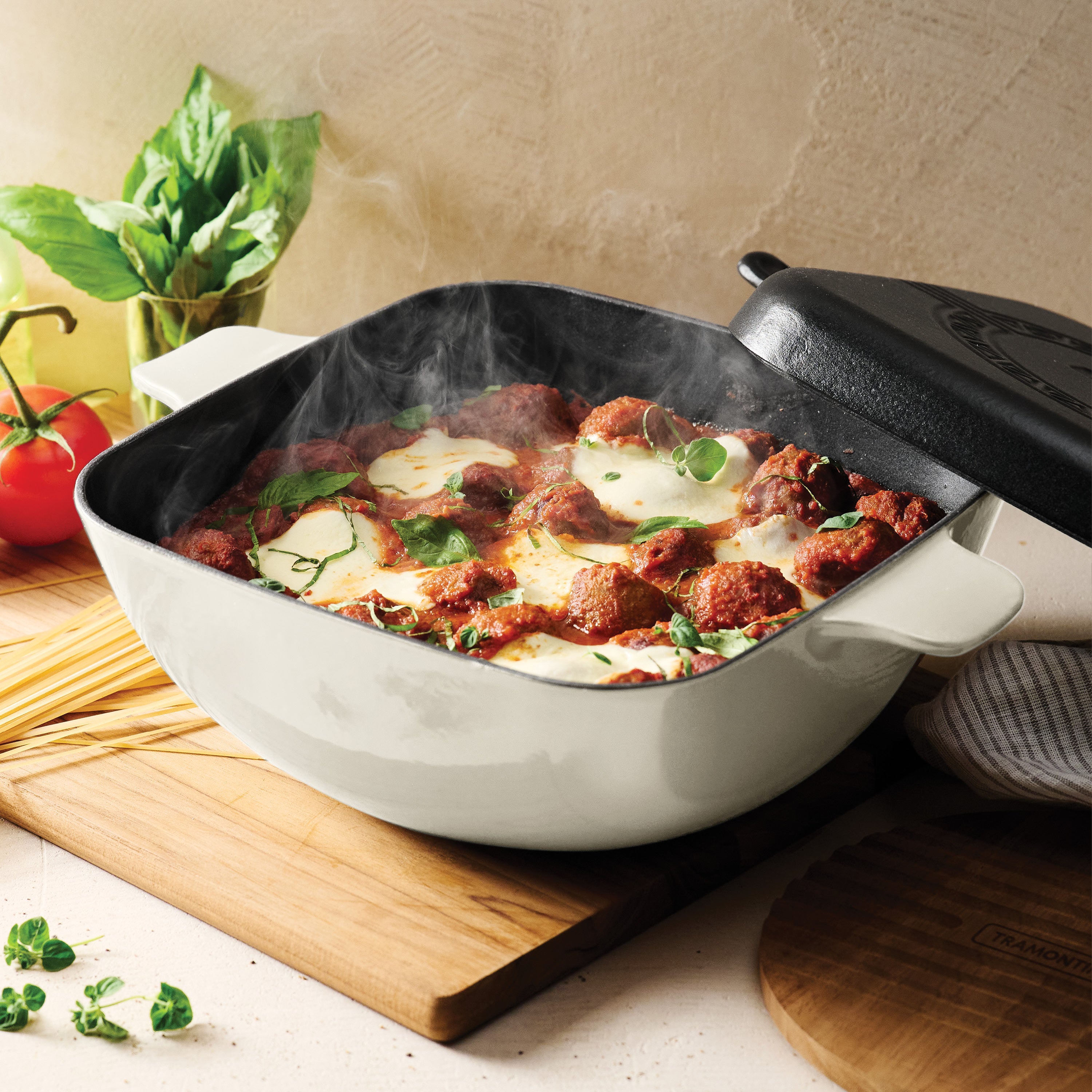 TRAMONTINA 鋳鉄 両手鍋 ホワイト 約25cm Cultura 6.5 Quart Enameled Cast Iron Multi-Cooker with Reversible