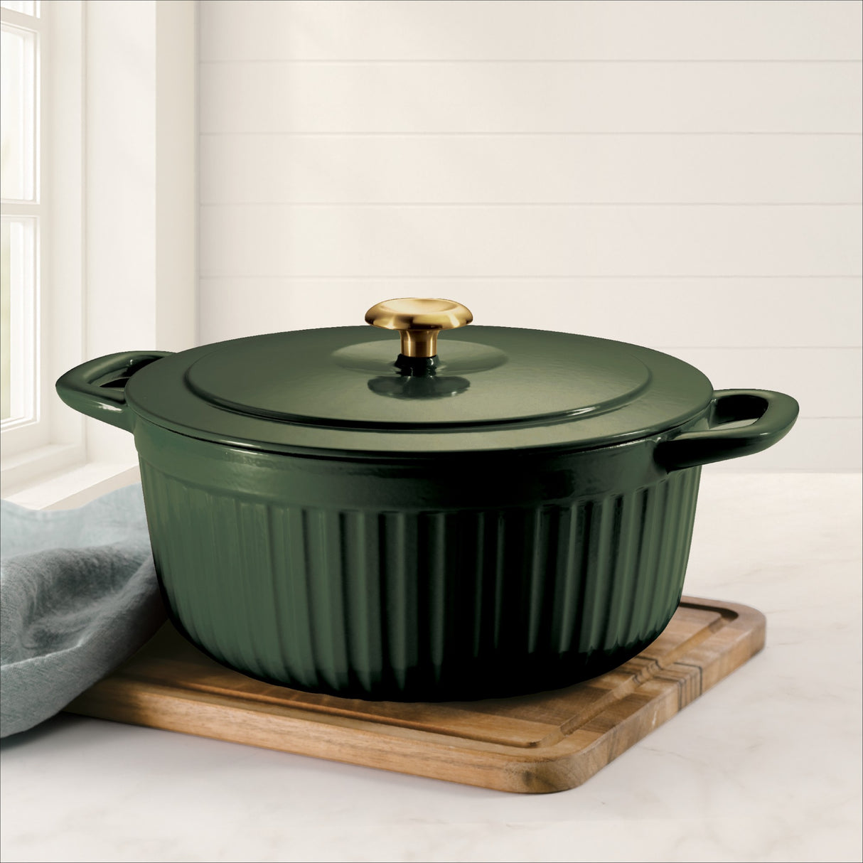 7 Quart Fluted Enameled Cast Iron Dutch Oven